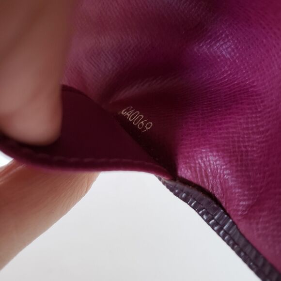Authentic Louis Vuitton Epi Multicles 4 Key Hooks Case Solid Purple Small 2009 - Picture 7 of 12